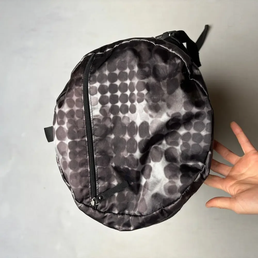 Oakley Gym Duffle Carry On Bag Mens 26x8.5 Geometric Workout Travel Gorpcore